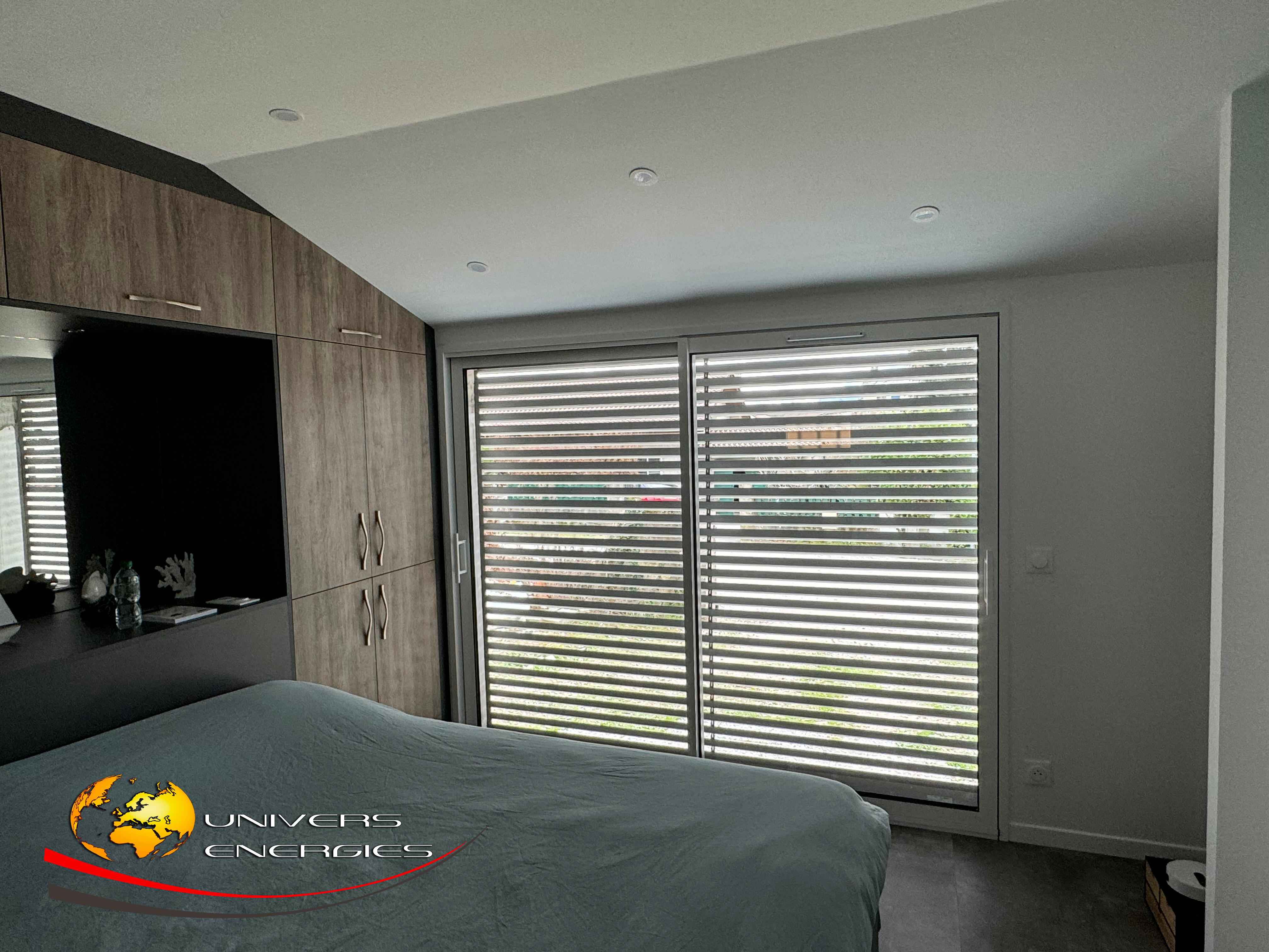 Fenetre aluminium K-Line avec volet roulant lame orientable - Univers Energies Fenetre aluminium K-Line avec volet roulant lame orientable - Univers Energies